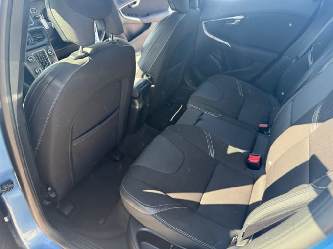 2025 Volvo V40