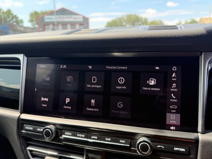 2025 Porsche Macan