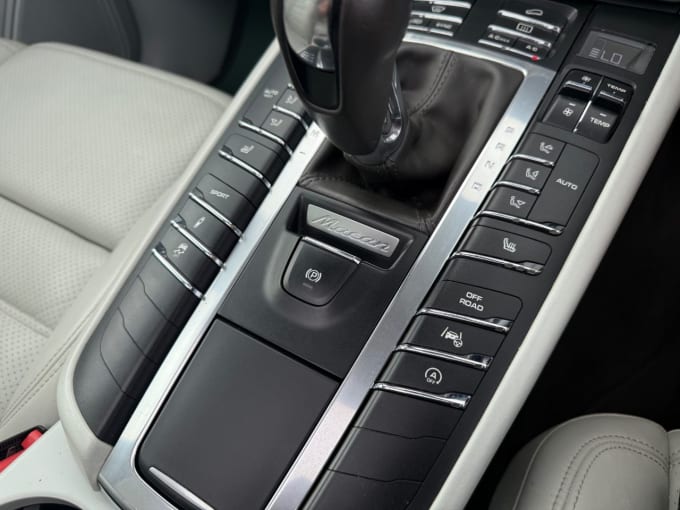 2025 Porsche Macan