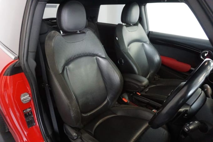 2025 Mini Hatch