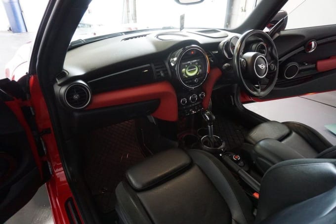 2025 Mini Hatch
