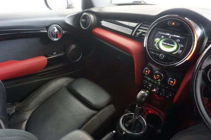 2025 Mini Hatch