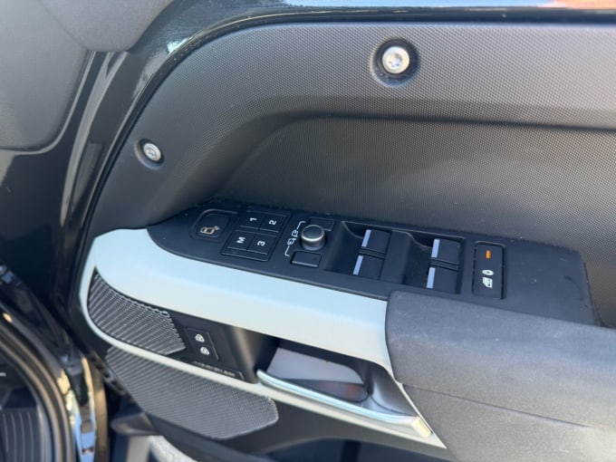 2025 Land Rover Defender