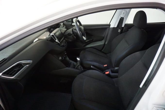 2025 Peugeot 208
