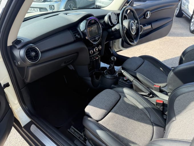 2025 Mini Hatch
