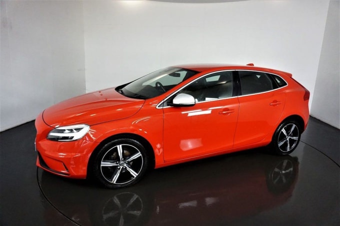2017 Volvo V40