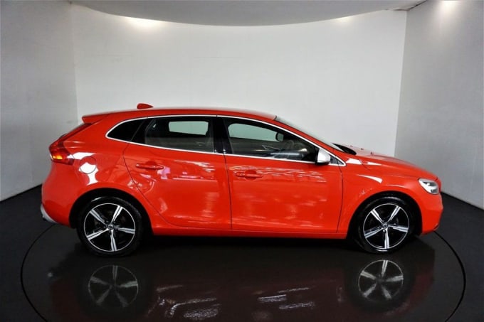 2017 Volvo V40