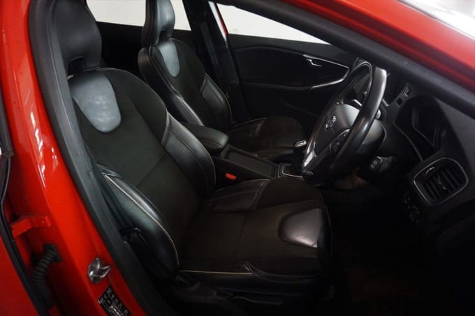 2017 Volvo V40