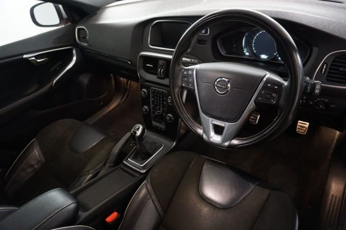 2017 Volvo V40