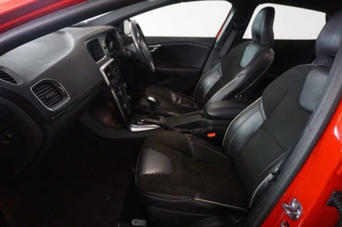 2017 Volvo V40