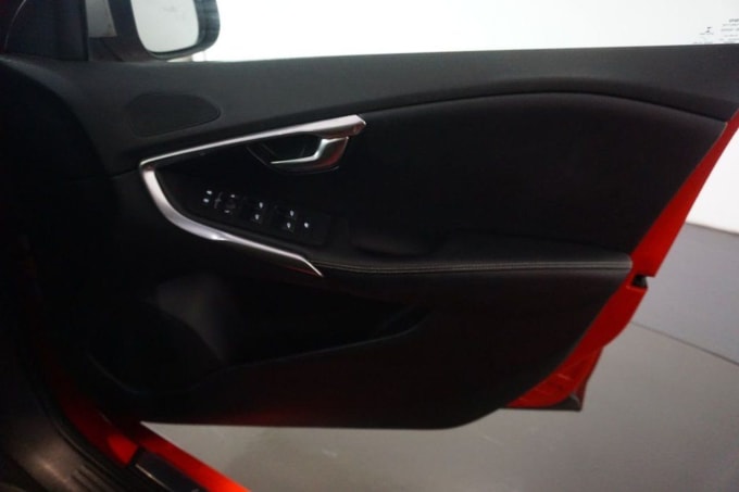2017 Volvo V40