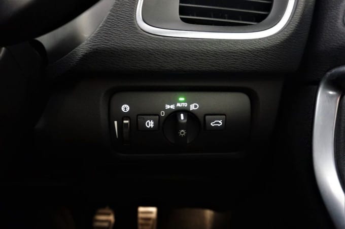 2017 Volvo V40