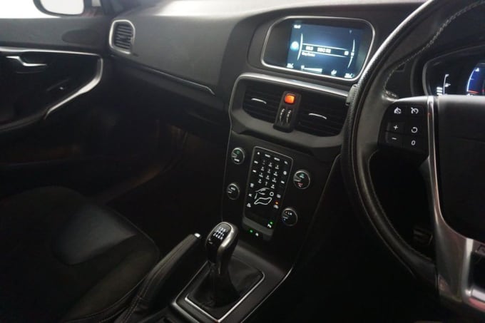2017 Volvo V40