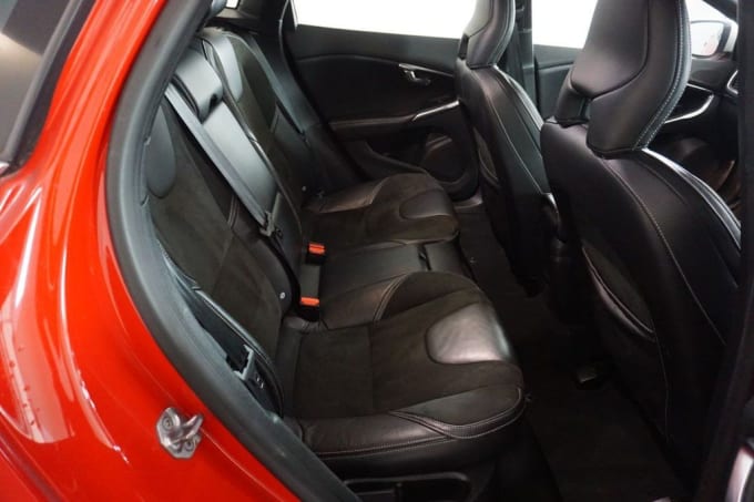 2017 Volvo V40