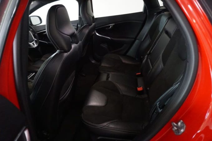 2017 Volvo V40