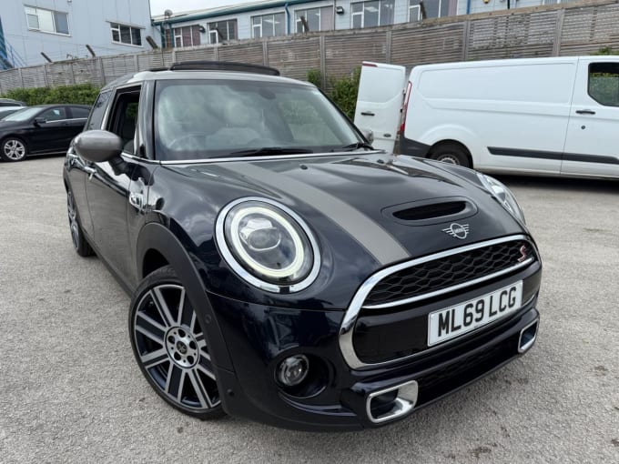 2025 Mini Hatch