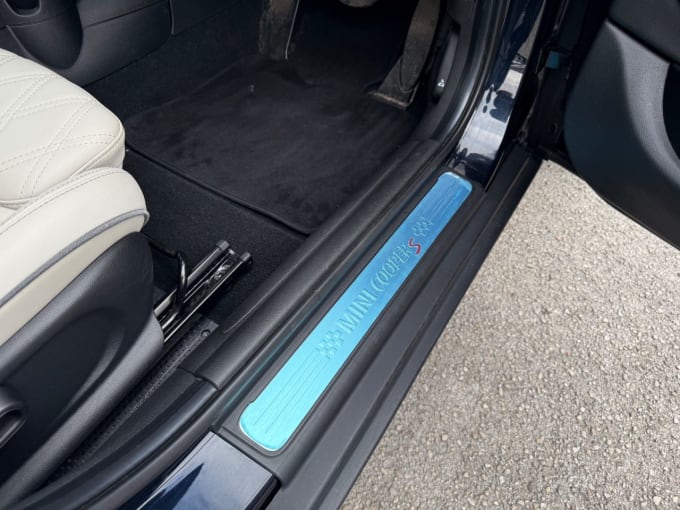 2025 Mini Hatch