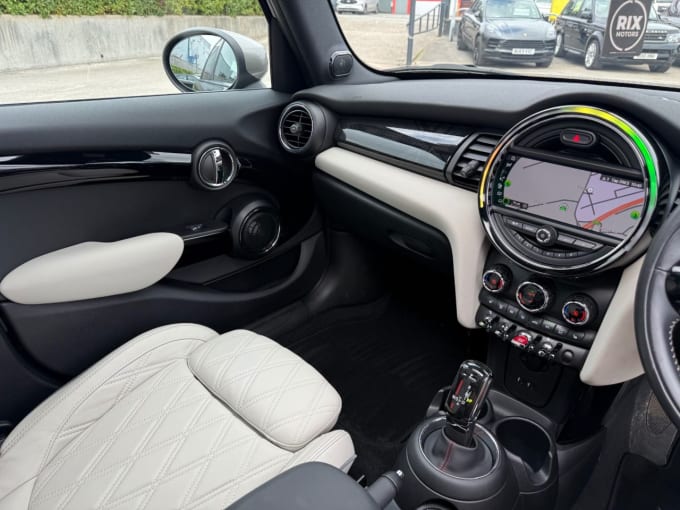 2025 Mini Hatch