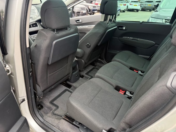 2025 Peugeot 5008