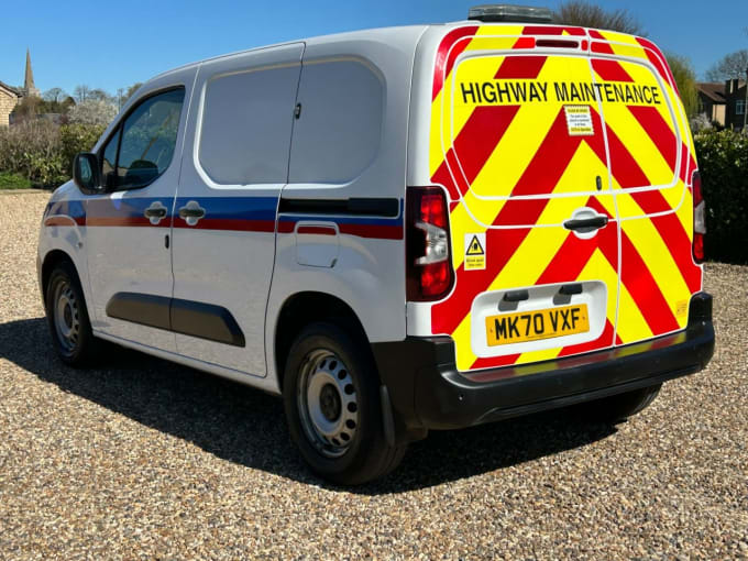 2025 Peugeot Partner