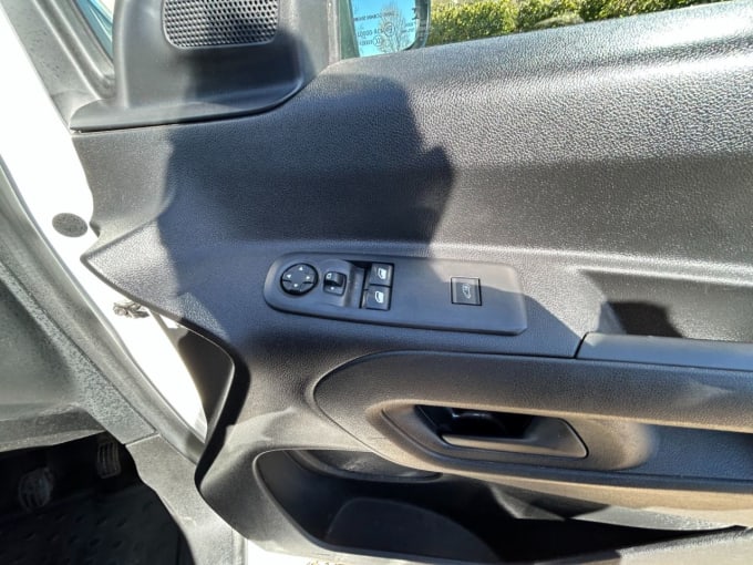 2025 Peugeot Partner