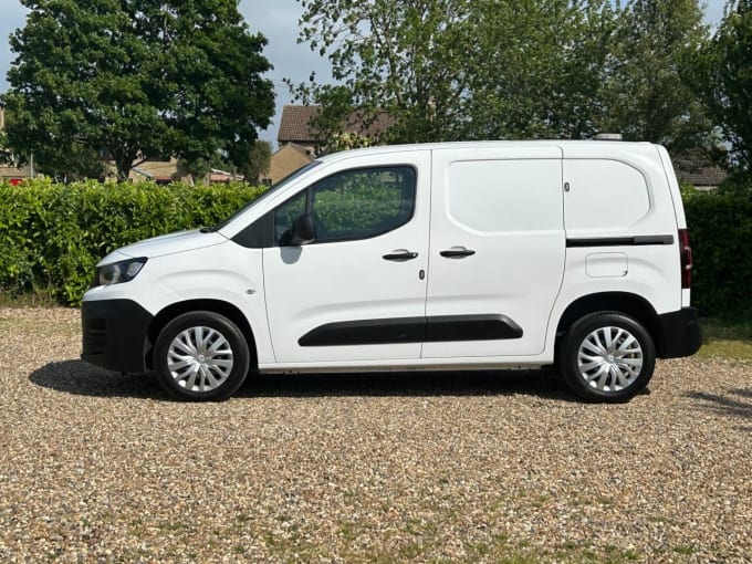 2025 Peugeot Partner