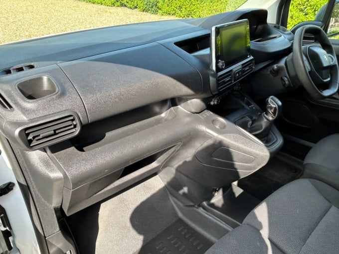 2025 Peugeot Partner