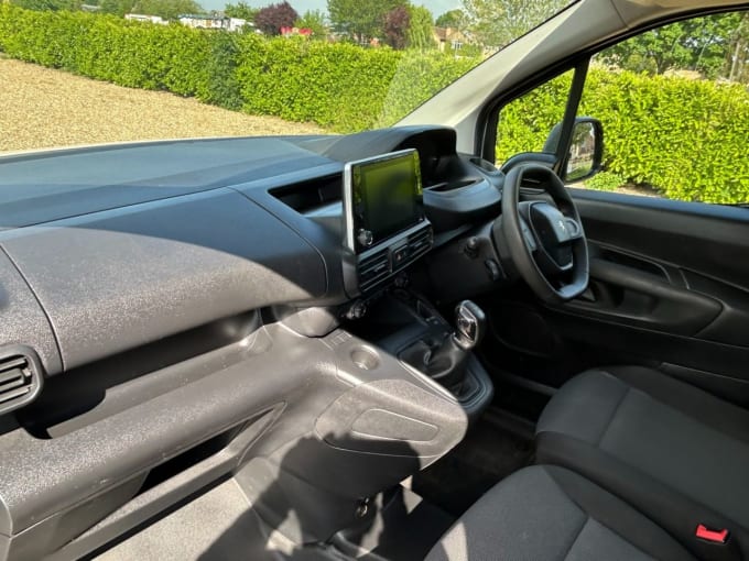 2025 Peugeot Partner