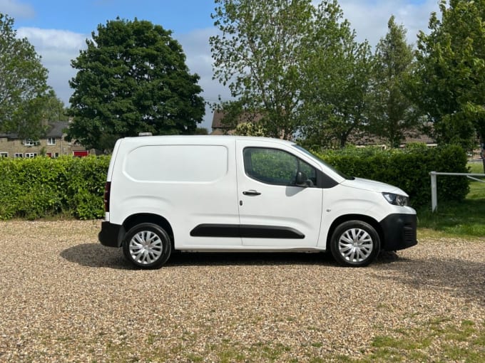 2025 Peugeot Partner