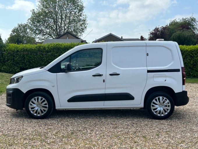 2025 Peugeot Partner
