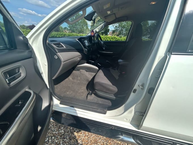 2025 Mitsubishi L200