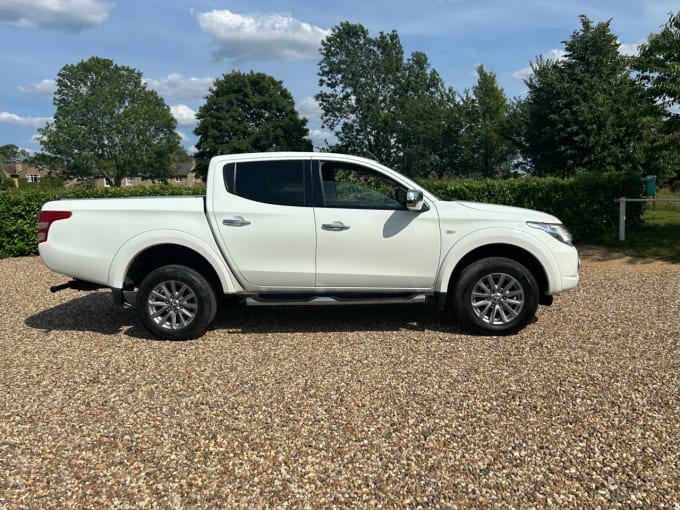 2025 Mitsubishi L200