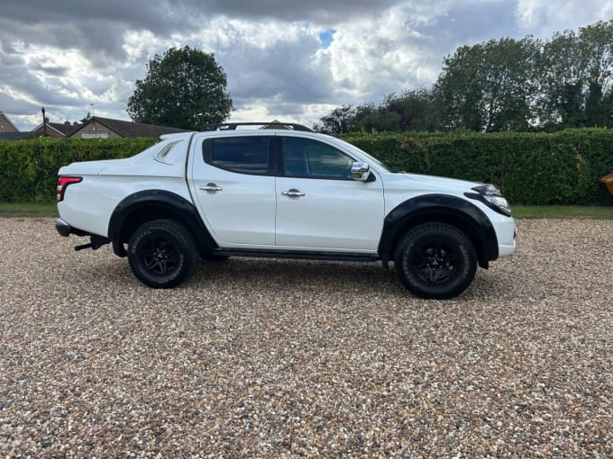 2025 Mitsubishi L200
