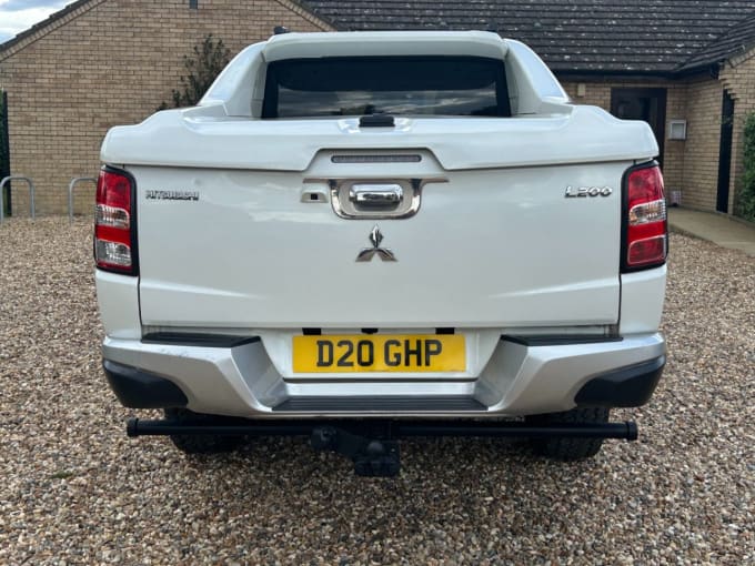 2025 Mitsubishi L200