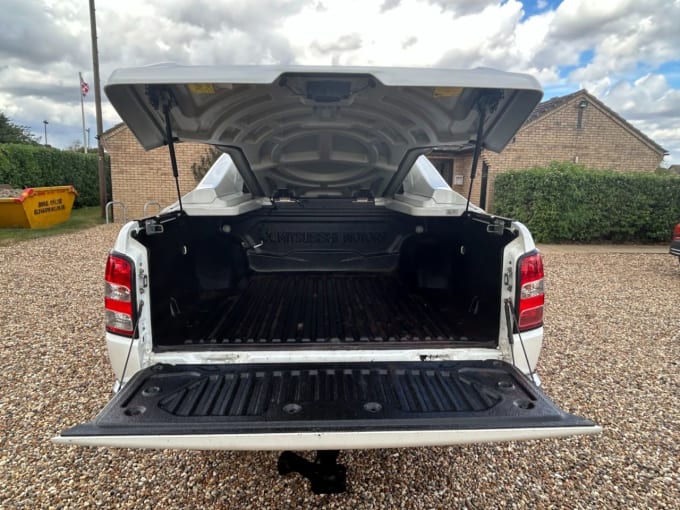2025 Mitsubishi L200