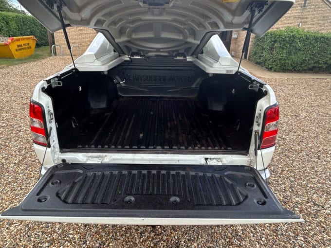 2025 Mitsubishi L200