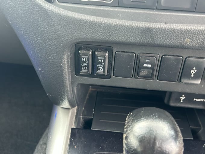 2025 Mitsubishi L200