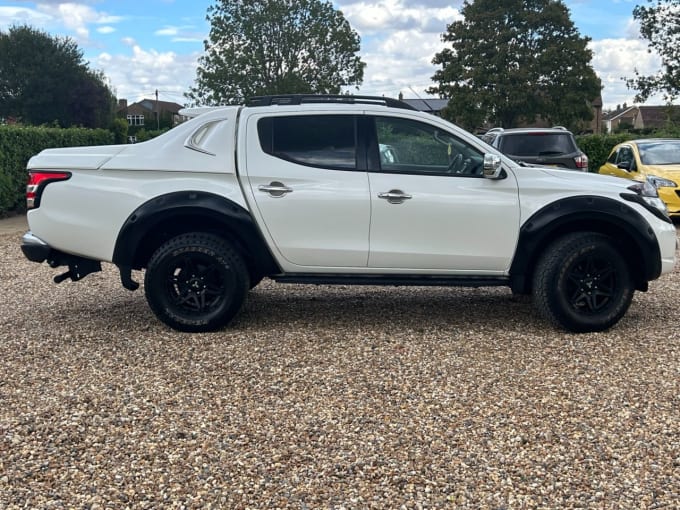 2025 Mitsubishi L200