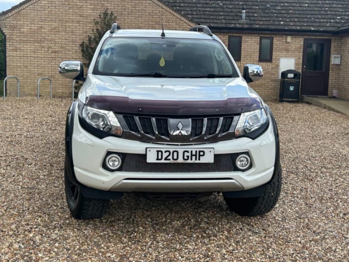 2025 Mitsubishi L200