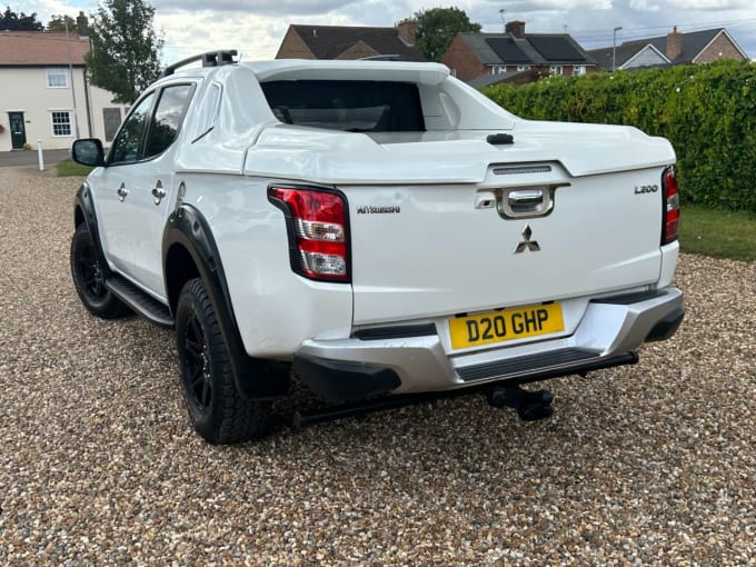 2025 Mitsubishi L200