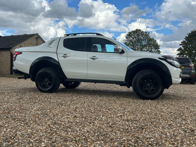 2025 Mitsubishi L200