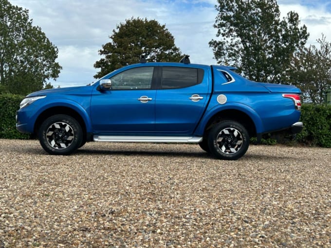 2025 Mitsubishi L200
