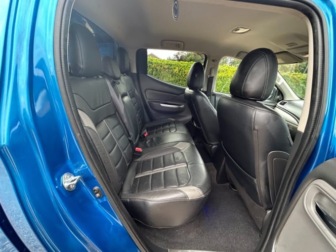 2025 Mitsubishi L200
