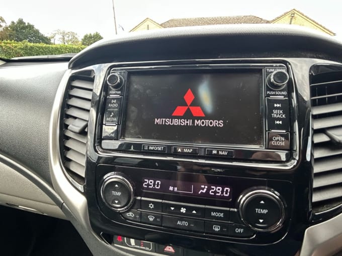 2025 Mitsubishi L200