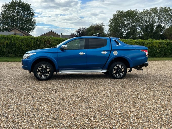 2025 Mitsubishi L200