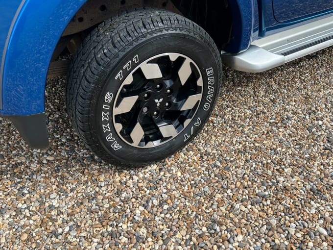 2025 Mitsubishi L200