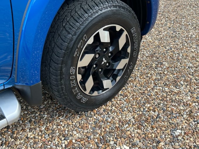 2025 Mitsubishi L200