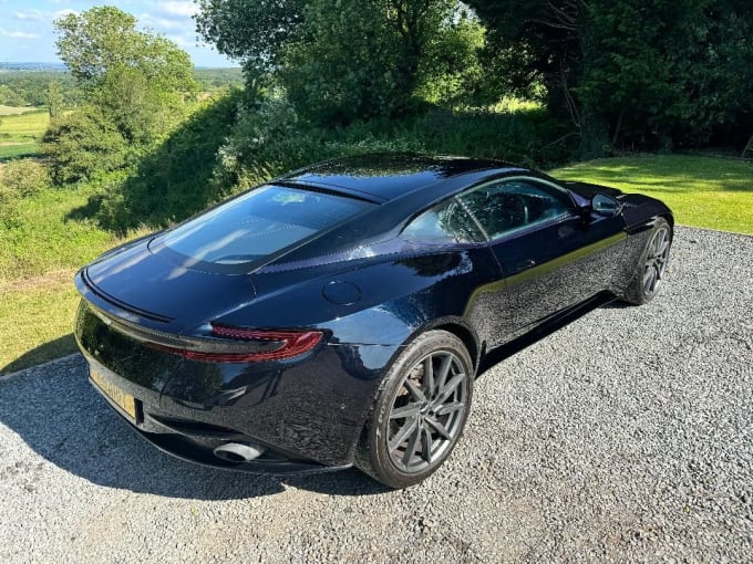 2025 Aston Martin Db11