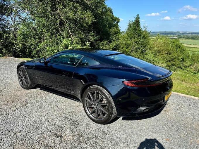 2025 Aston Martin Db11