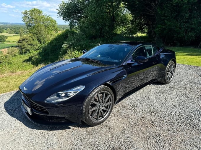 2025 Aston Martin Db11